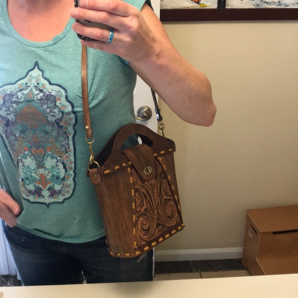 Vintage leather hand tooled purse - Picture 7 of 7